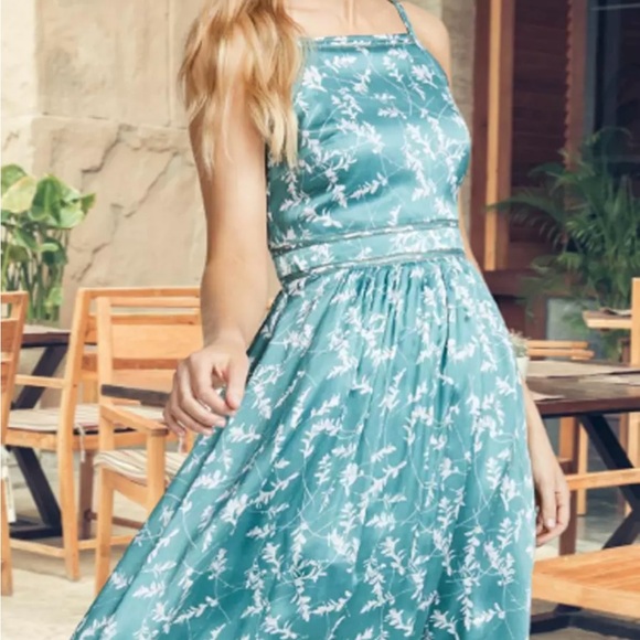 Club Monaco Silk floral dress. Sage green color. Worn once. Size 10-12. - Picture 3 of 9